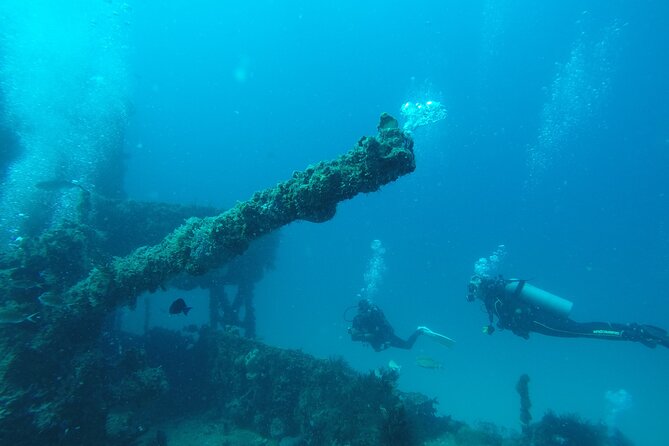 2 Tank Reef Dive in Mexico - Getting ready with the included equipment