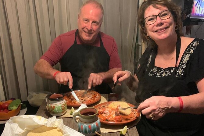 4h Cooking Class in Cancun with 8 Recipes & Bottomless Drinks - The opening drink and first dishes