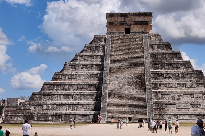 5x1: Chichen Itza + Suytun & Ikkil Cenote + Buffet + Valladolid - Guides can make or break this day