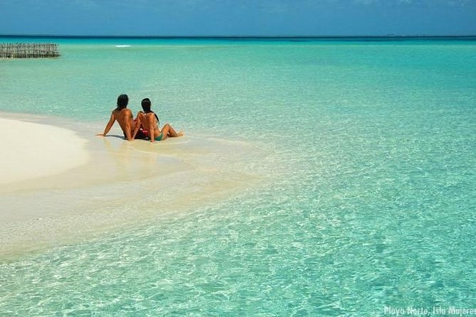 Amazing tour to the beauty Isla Mujeres with Snorkel and open bar - The catamaran ride sets the tone