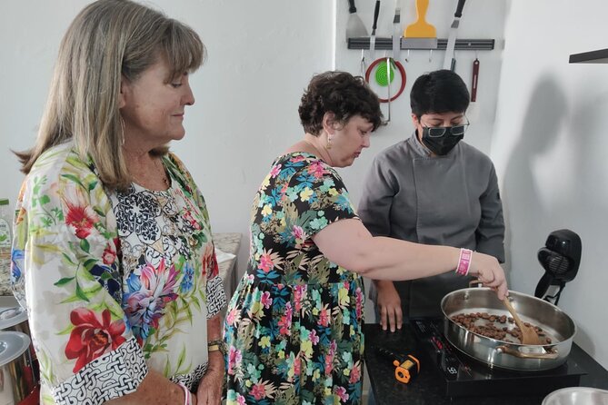 Artisanal Chocolate Bean to Bar Workshop in Cancún - From Maya cocoa drink to modern chocolate bar