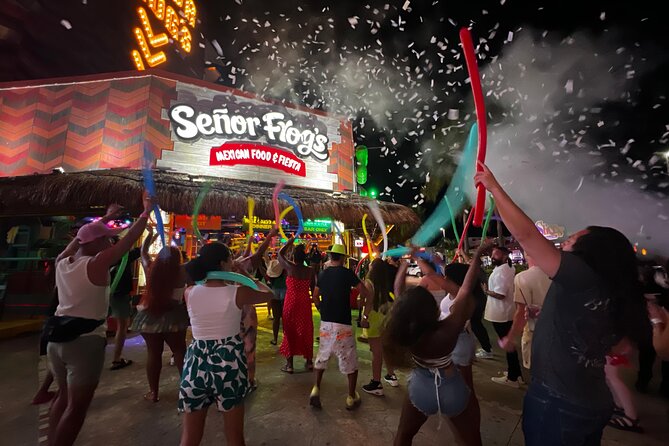 Bar Crawl Madness Tour in Cancun - The hosts and the social side of the crawl