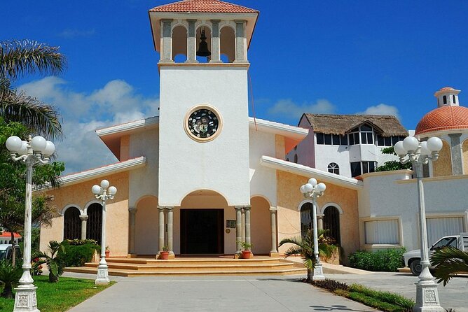 Beachside Tacos & Town Tour with Tequila Tasting From Cancun - A walking tour around the central square