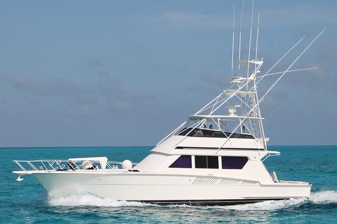 Biggest Luxury Yacht Boat Best in Cancun up to 28 pax - A private yacht instead of a packed excursion boat