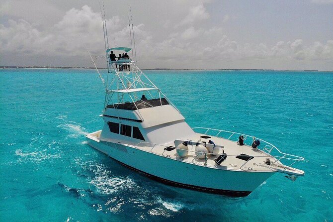 Biggest Luxury Yacht Boat Best in Cancun up to 28 pax - The first hours on Cancun’s Caribbean water