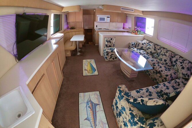 Biggest Luxury Yacht Boat Best in Cancun up to 28 pax - Crew service and the party atmosphere