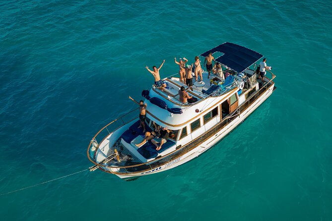 Boating Experience in Cancun Bay. All inclusive. - Four hours around Cancun Bay