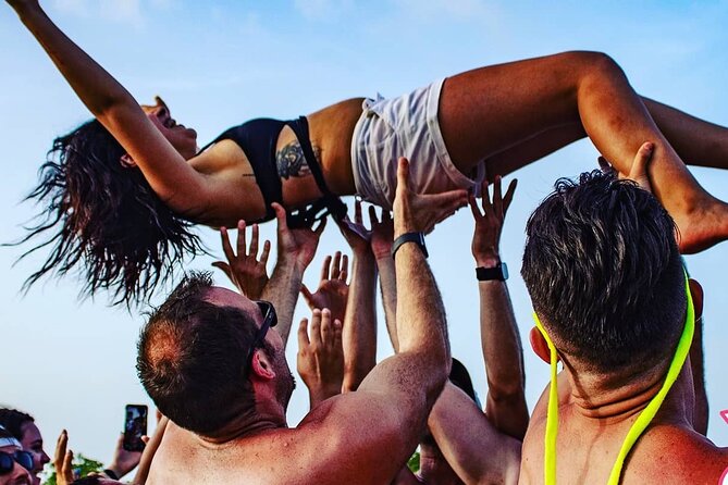 Bonbon Reggaeton Boat Party in Cancun (Adults Only) - The open bar and what is included