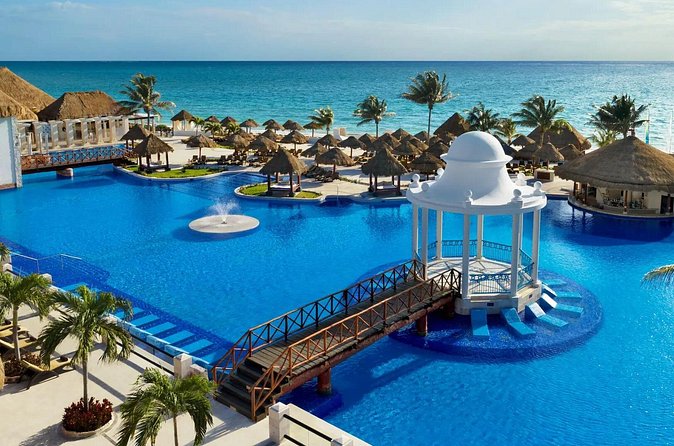 Cancun Airport and Dreams Sapphire Resort & Spa Private Shuttle - Boarding the air-conditioned vehicle