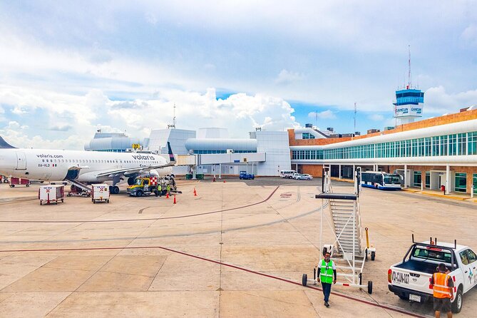 Cancun Airport and Riu Palace Peninsula Private Shuttle - Finding your representative at Cancun Airport