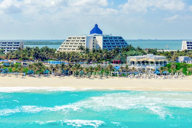 Cancun Airport and The Pyramid at Grand Oasis Private Shuttle - A simple airport arrival at The Pyramid