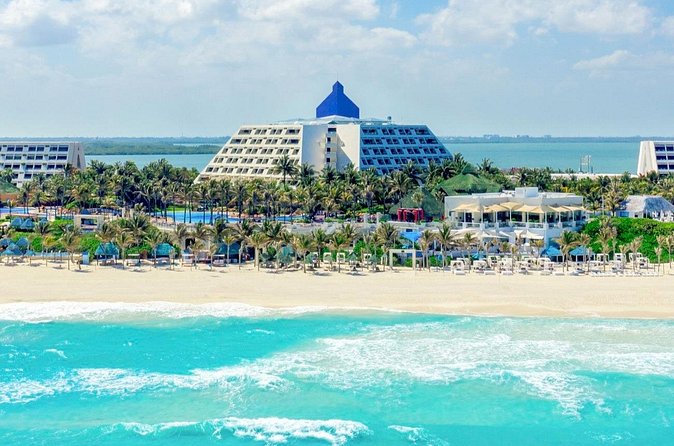 Cancun Airport and The Pyramid at Grand Oasis Private Shuttle - Who gets the best value from this ride