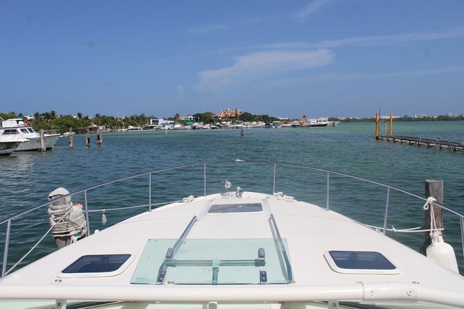 Cancun Bay Private 2-Hour on a Luxury Yacht - Music, refreshments, and celebration details