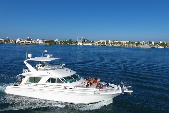 Cancun Boat Tour to Isla Mujeres on Luxury Yacht with Chef -SR55C - Crew, Language, and Group Comfort