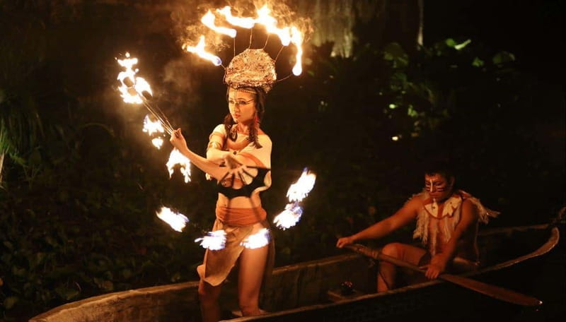 Cancún: Cirque du Soleil JOYÀ Show Ticket - Arriving early at the 650-seat theater
