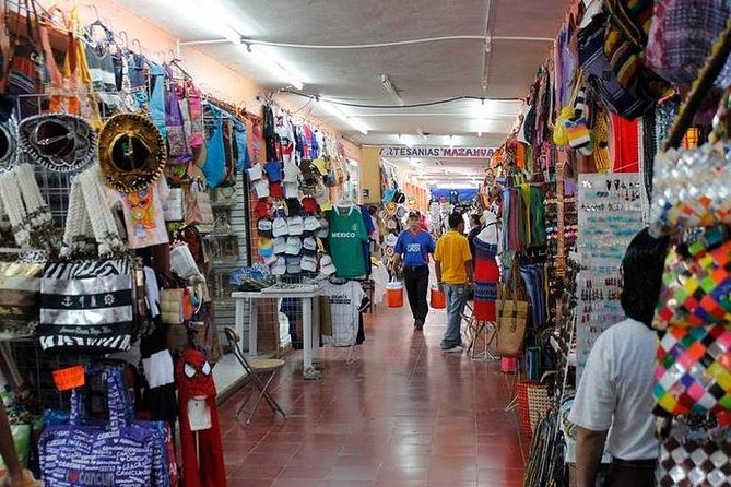 Cancun City Sightseeing Tour - Guides, group size, and the quality of the day