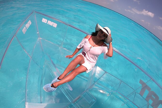 Cancún Clear Boat 90 minutes tour perfect for photos and families - Group size, comfort, and family fit