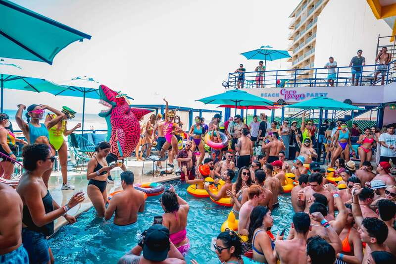 Cancún: Coco Bongo Beach Party Celebrity Package - Premium drinks, snacks, and service