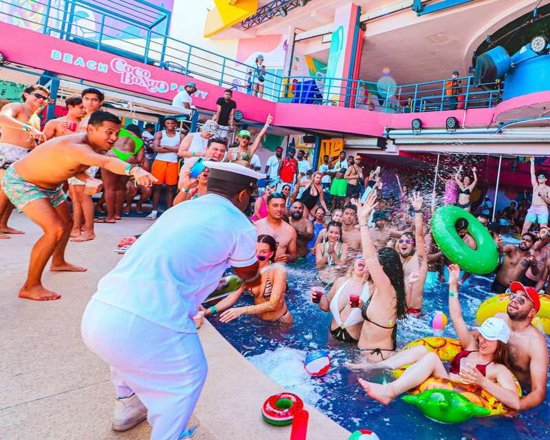 Cancún: Coco Bongo Beach Party Experience - DJs, acrobats, and high-impact entertainment