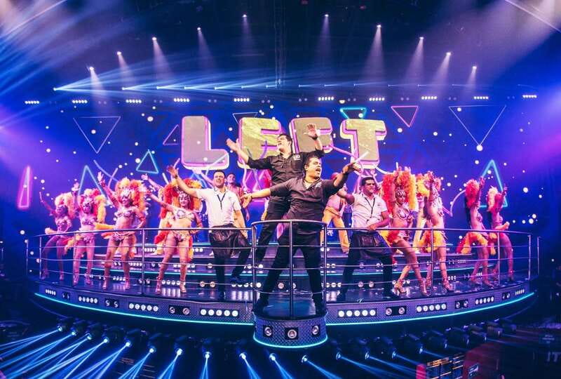 Cancun: Coco Bongo Nightclub Experience - Crowds, seating, and the view from different levels