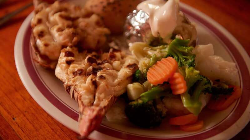 Cancun: Columbus The Romantic Dinner Cruise - Dinner choices and what arrives on the plate