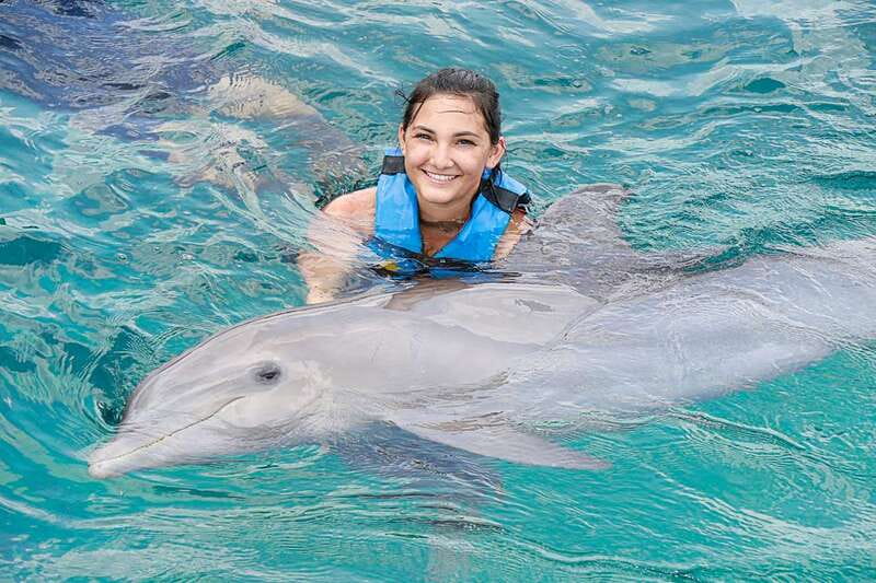 Cancún: Dolphin Encounter on Isla Mujeres with Buffet - What to bring, and what to leave behind