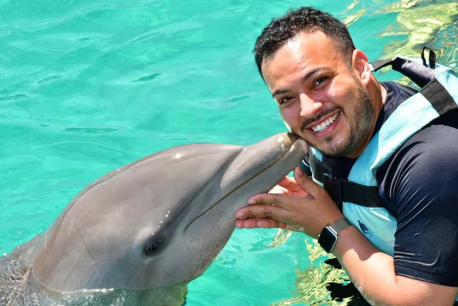 CANCUN: Dolphin Swim Adventure with buffet and soft drinks - The dolphin kiss, hug, fin salute, and high target