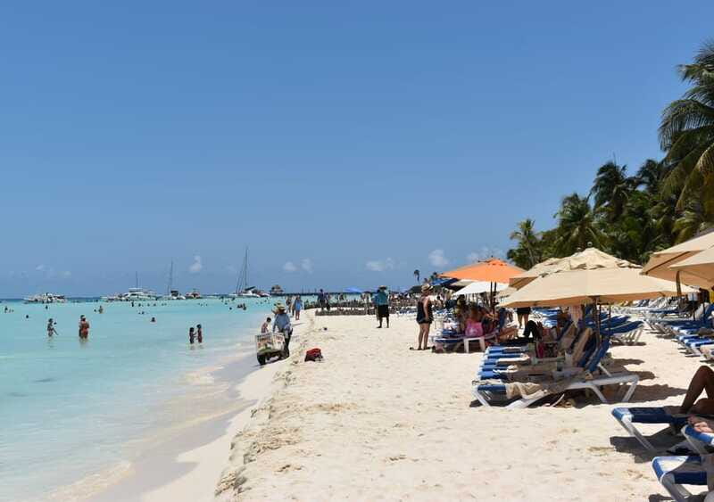 Cancun: Isla Mujeres Only Adults Catamaran, drinks & snorkel - Lunch at Playa Norte Beach Club