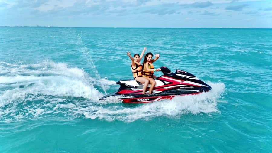 Cancun: Jet Ski Rental in Ocean Side - The safety briefing and getting ready