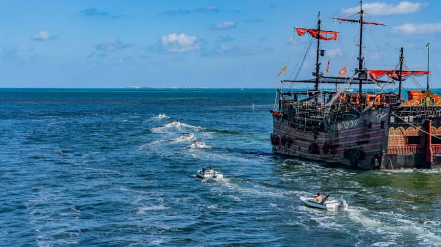Cancún: Jungle Tour and Speed Boat Tour Adventure - Learning the boat before the lagoon