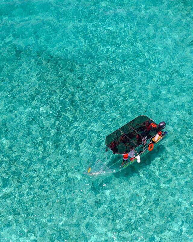 Cancún: Nichupté Lagoon Transparent Boat Tour with Drinks - A clear view of Nichupté Lagoon
