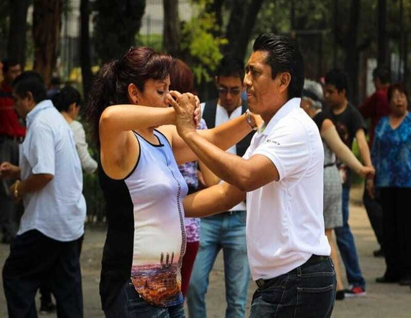 Cancun: Salsa/Bachata Group Class - Finding the meeting point in Cancun