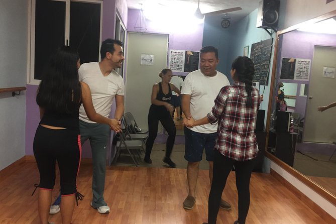 Cancun Salsa or Bachata Dance lesson from Cancun Playa del Carmen Riviera Maya - Salsa or bachata, which should you choose?