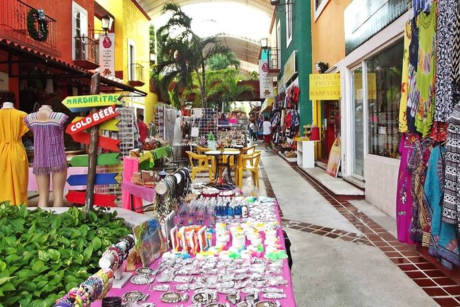 Cancun Shopping Private Guided Tour & City Sightseeing - Comparing Mercado 28 with La Isla