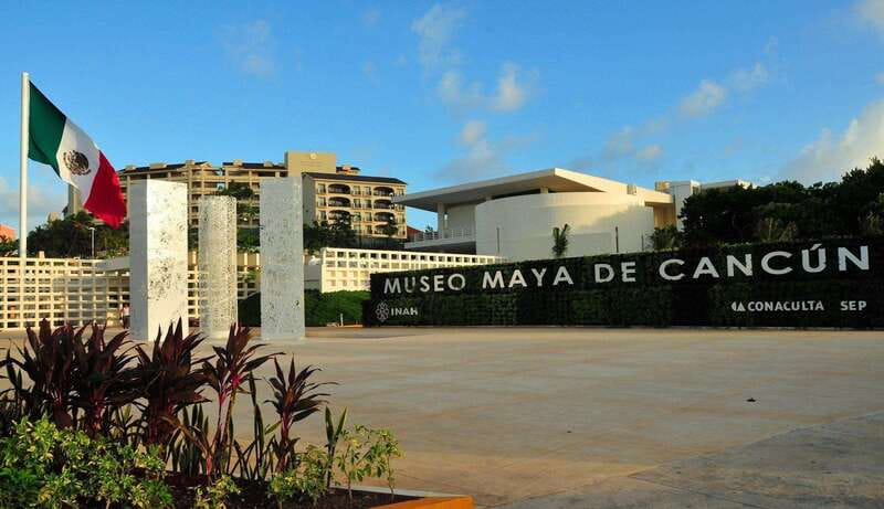 Cancun: Skip-the-Line Mayan Museum & San Miguelito Site - Walking through San Miguelito’s ruins