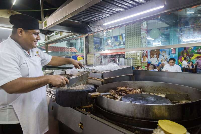 Cancún: Taco & Local Beer Tasting Tour with transportation - Stop three: a final restaurant tasting at Yaxchilán