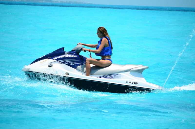 Cancun: Waverunner in Nichupte Lagoon - The mangroves and the color of the water