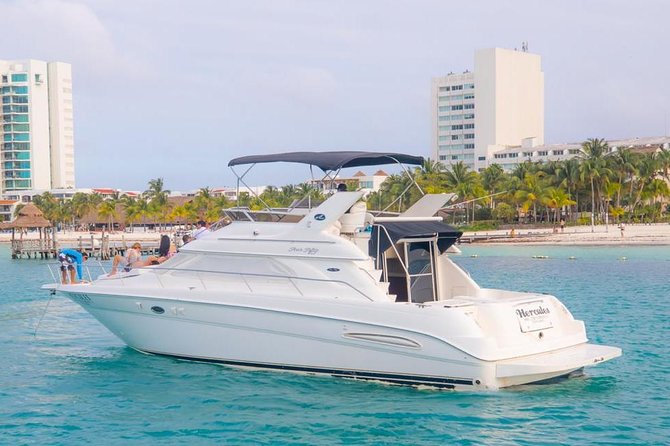 Cancún Yacht Rental SeaRay 46ft 25P13 - The four-hour cruise and open-water swimming