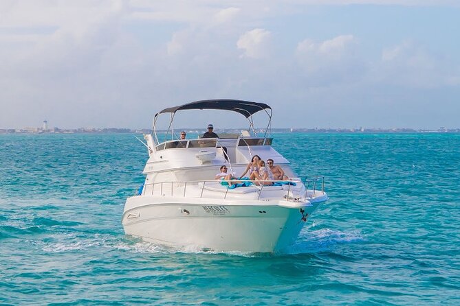 Cancún Yacht Rental SeaRay 46ft 25P13 - Crew service and what is included onboard
