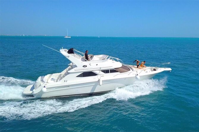 Cancun yachts rental YACHT 46 FT, 15 PAX MAX 25P12 - Drinks, music, and the practical onboard setup