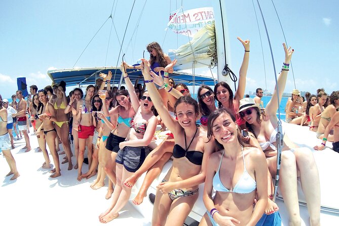 Catamaran and snorkel in isla mujeres - Isla Mujeres and the beach-club stop