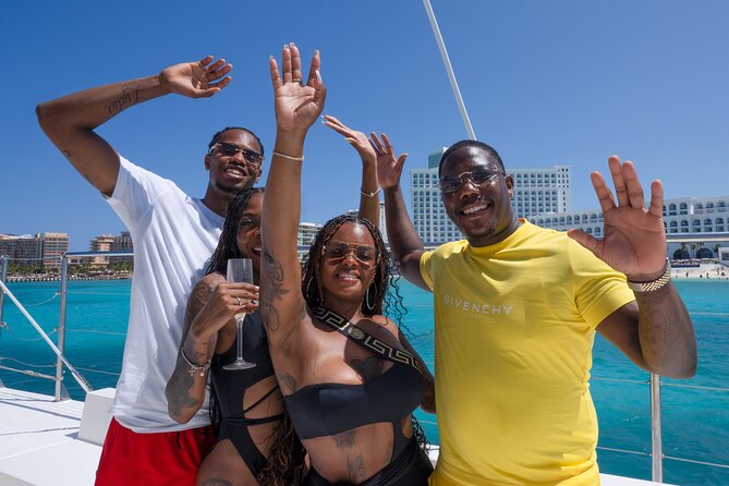 Catamaran Booze Party With Open Bar in Cancun - The first 30 minutes at the dock