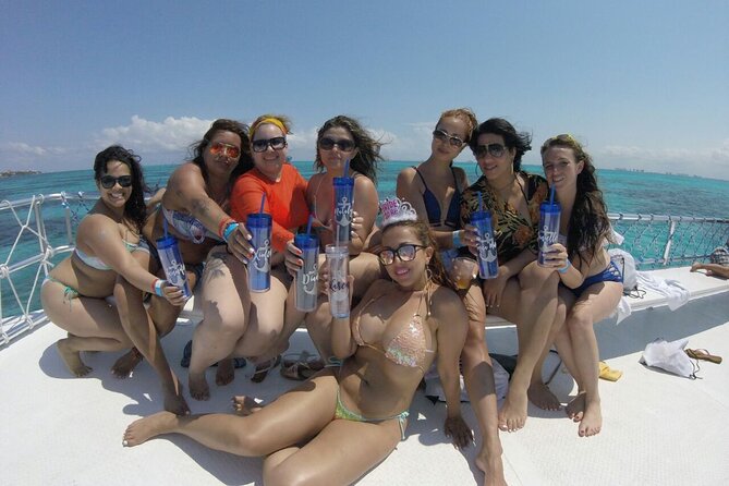Catamaran Party Boat Cancun - Sailing with the DJ and open bar