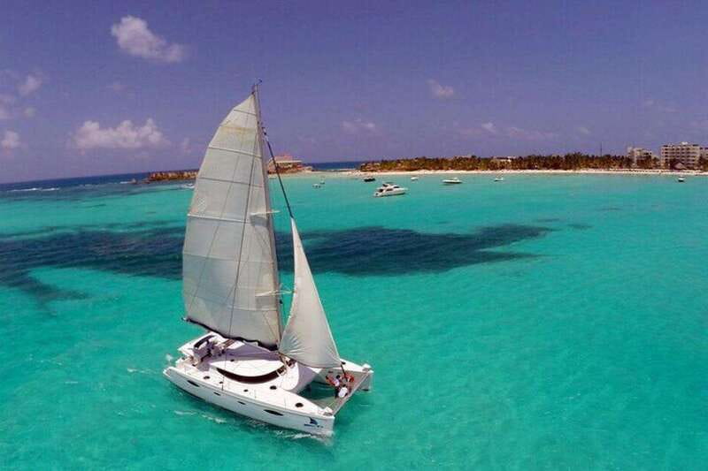 Catamaran party Isla Mujeres with drinks & lunch - Snorkeling in the open Caribbean