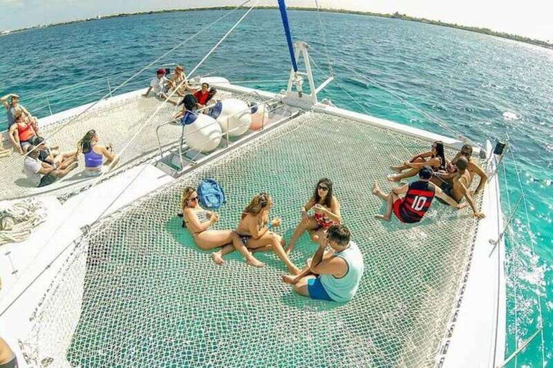 Catamaran party Isla Mujeres with drinks & lunch - Cruising to Isla Mujeres with drinks and music