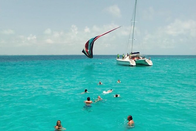 Catamaran to Isla Mujeres, Open bar, buffet, Beach Club Included - The beach club question changes the value