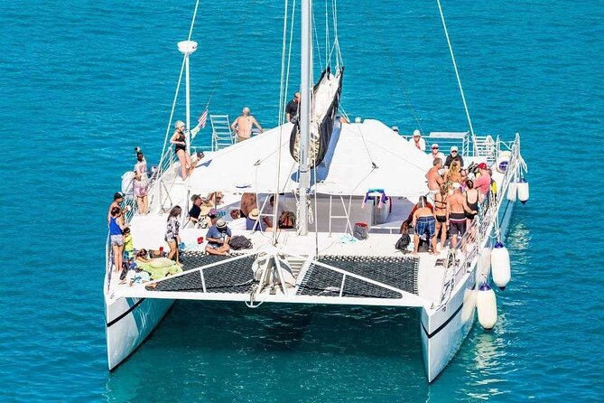 Catamaran Tour to Isla Mujeres from Cancún with Bar and Lunch - The party atmosphere, crew, and group size