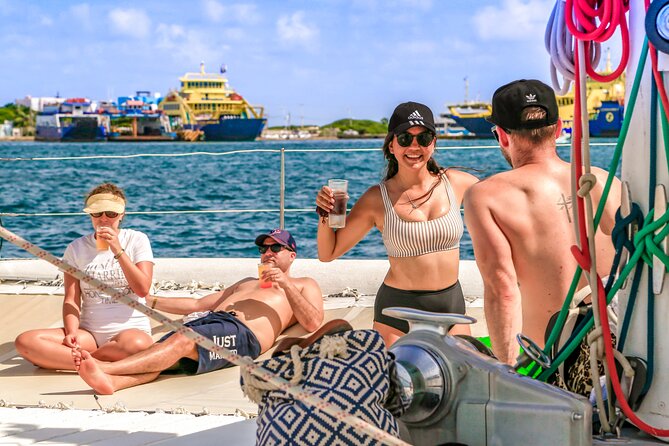 Catamaran Tour to Isla Mujeres Open bar and Lunch - Practical details that affect your day