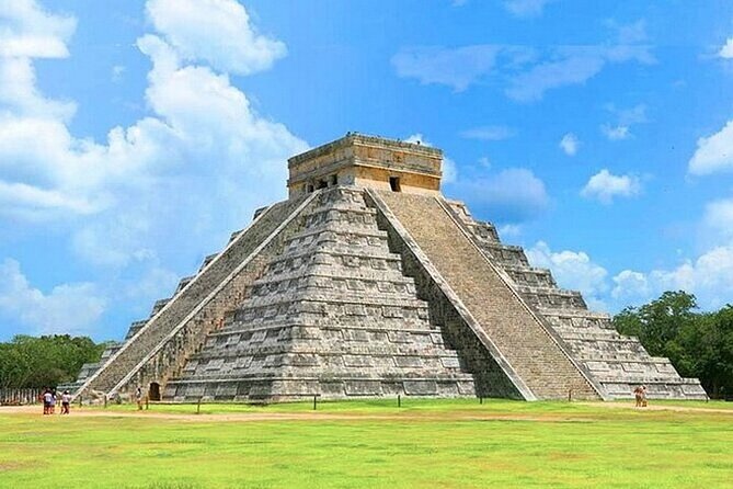 CHICHEN ITZA 3 OPTIONS TOUR: Classic, Plus or Premiere - Lunch and the change from ruins to town life