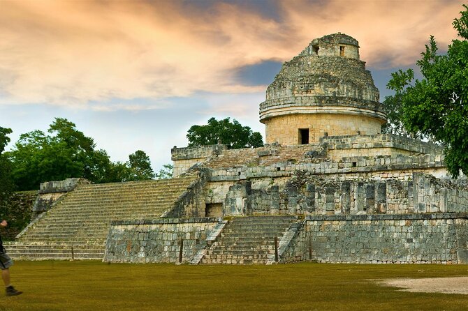 Chichen Itza and Cenote Chichikan Tourwith Valladolid From Cancun - Seeing the main monuments at Chichén Itzá